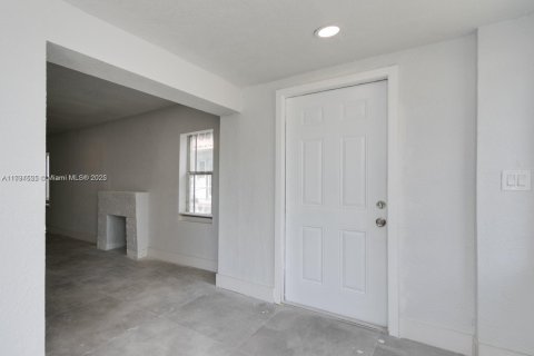 Propiedad comercial en venta en Miami, Florida, 162.58 m2 № 1714108 - foto 6