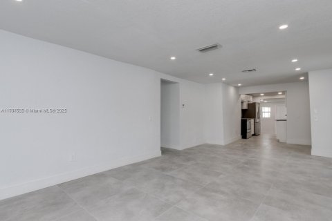 Propiedad comercial en venta en Miami, Florida, 162.58 m2 № 1714108 - foto 7