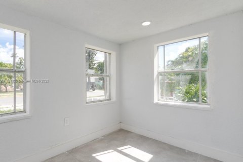 Propiedad comercial en venta en Miami, Florida, 162.58 m2 № 1714108 - foto 5