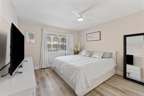 Condo in Tampa, Florida, 2 bedrooms  № 1888538 - photo 13