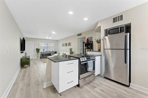 Condo in Tampa, Florida, 2 bedrooms  № 1888538 - photo 7