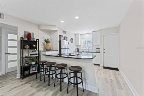 Condo in Tampa, Florida, 2 bedrooms  № 1888538 - photo 6