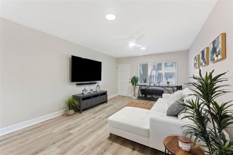 Condo in Tampa, Florida, 2 bedrooms  № 1888538 - photo 5