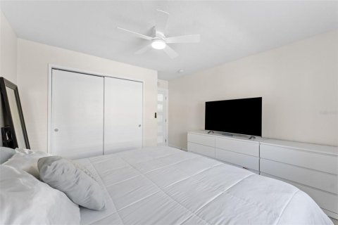 Condo in Tampa, Florida, 2 bedrooms  № 1888538 - photo 14