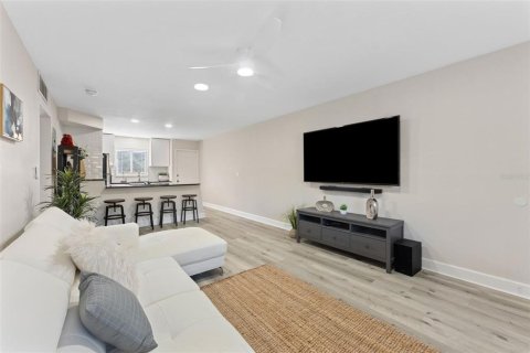 Condo in Tampa, Florida, 2 bedrooms  № 1888538 - photo 4