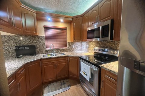 Villa ou maison à vendre à Hialeah, Floride: 3 chambres, 121.05 m2 № 1891214 - photo 17