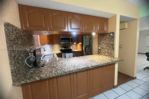 Villa ou maison à vendre à Hialeah, Floride: 3 chambres, 121.05 m2 № 1891214 - photo 15