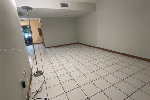 Villa ou maison à vendre à Hialeah, Floride: 3 chambres, 121.05 m2 № 1891214 - photo 19