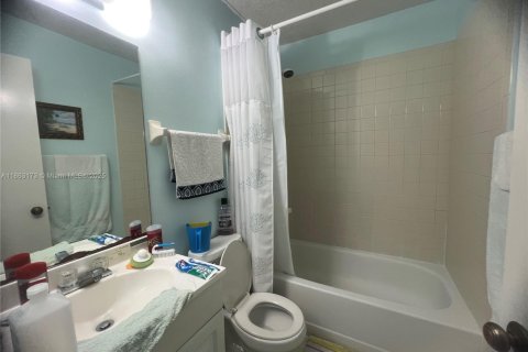 Villa ou maison à vendre à Hialeah, Floride: 3 chambres, 121.05 m2 № 1891214 - photo 8