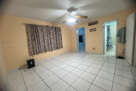 Villa ou maison à vendre à Hialeah, Floride: 3 chambres, 121.05 m2 № 1891214 - photo 9