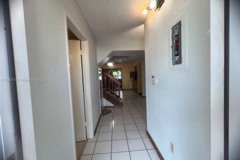 Villa ou maison à vendre à Hialeah, Floride: 3 chambres, 121.05 m2 № 1891214 - photo 5