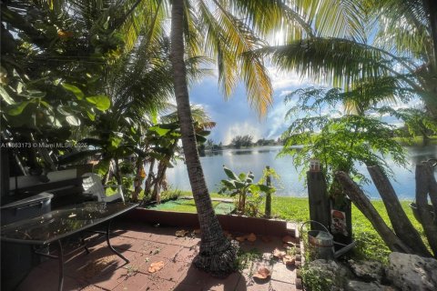 Villa ou maison à vendre à Hialeah, Floride: 3 chambres, 121.05 m2 № 1891214 - photo 2