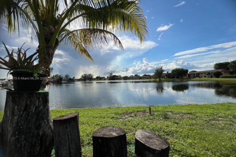 Villa ou maison à vendre à Hialeah, Floride: 3 chambres, 121.05 m2 № 1891214 - photo 1