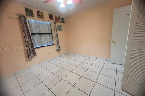 Villa ou maison à vendre à Hialeah, Floride: 3 chambres, 121.05 m2 № 1891214 - photo 13