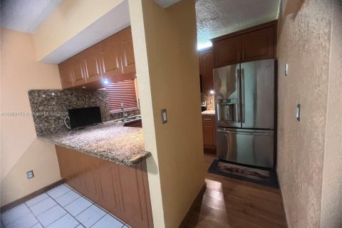Villa ou maison à vendre à Hialeah, Floride: 3 chambres, 121.05 m2 № 1891214 - photo 14