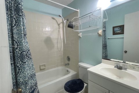Villa ou maison à vendre à Hialeah, Floride: 3 chambres, 121.05 m2 № 1891214 - photo 11