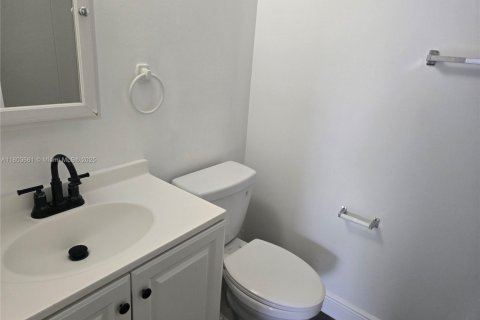 Condo in Coral Springs, Florida, 1 bedroom  № 1688986 - photo 9