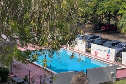 Condo in Coral Springs, Florida, 1 bedroom  № 1688986 - photo 2