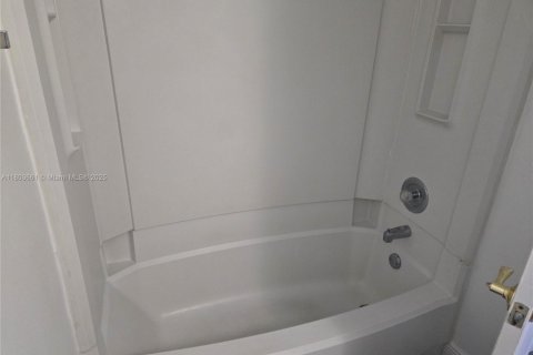 Condo in Coral Springs, Florida, 1 bedroom  № 1688986 - photo 10