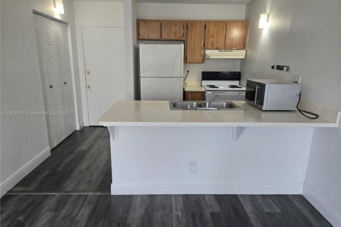 Condo in Coral Springs, Florida, 1 bedroom  № 1688986 - photo 4