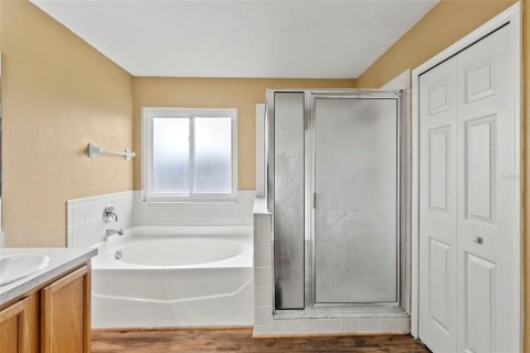 Casa en venta en Land O' Lakes, Florida, 6 dormitorios, 278.52 m2 № 2434865 - foto 29