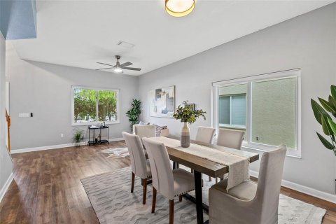 Casa en venta en Land O' Lakes, Florida, 6 dormitorios, 278.52 m2 № 2434865 - foto 16