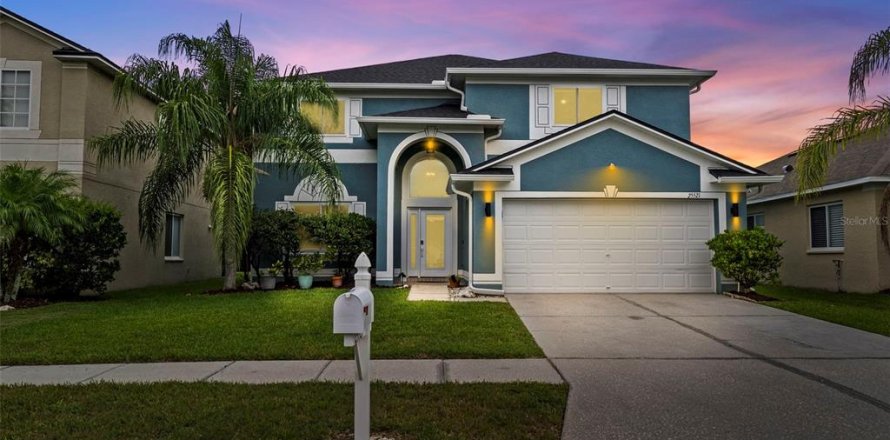 Casa en Land O' Lakes, Florida 6 dormitorios, 278.52 m2 № 2434865
