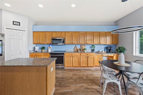 Casa en venta en Land O' Lakes, Florida, 6 dormitorios, 278.52 m2 № 2434865 - foto 12
