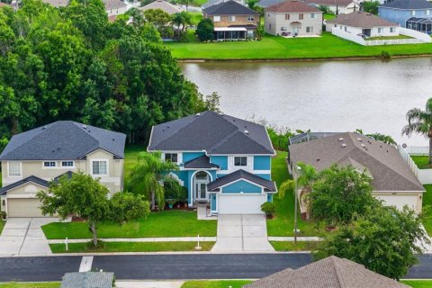 Casa en venta en Land O' Lakes, Florida, 6 dormitorios, 278.52 m2 № 2434865 - foto 2