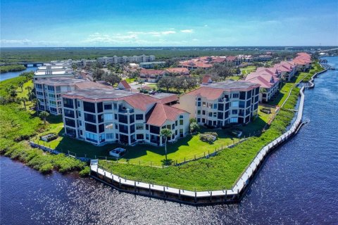 Condo in New Smyrna Beach, Florida, 3 bedrooms  № 1651679 - photo 1