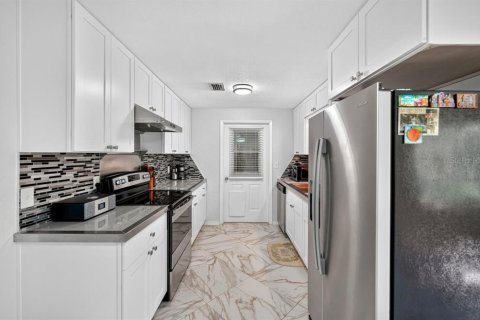 House in Edgewater, Florida 2 bedrooms, 91.97 sq.m. № 2349191 - photo 7