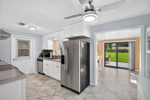 House in Edgewater, Florida 2 bedrooms, 91.97 sq.m. № 2349191 - photo 6