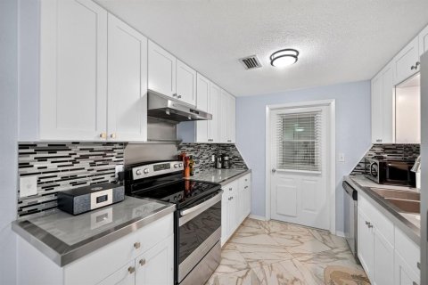 House in Edgewater, Florida 2 bedrooms, 91.97 sq.m. № 2349191 - photo 8
