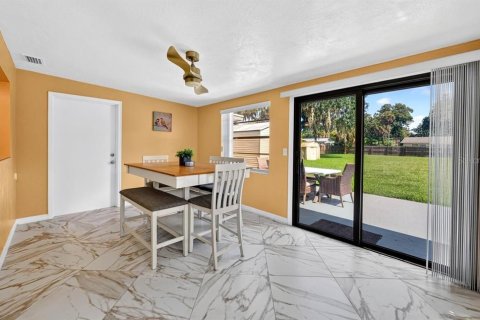 House in Edgewater, Florida 2 bedrooms, 91.97 sq.m. № 2349191 - photo 12