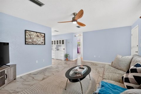 House in Edgewater, Florida 2 bedrooms, 91.97 sq.m. № 2349191 - photo 5
