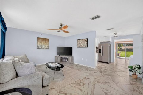 House in Edgewater, Florida 2 bedrooms, 91.97 sq.m. № 2349191 - photo 3
