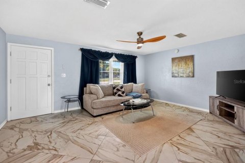 House in Edgewater, Florida 2 bedrooms, 91.97 sq.m. № 2349191 - photo 4