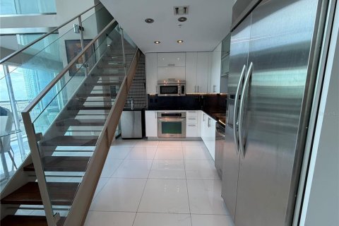 Condo in Miami, Florida, 2 bedrooms № 2391235 - photo 25