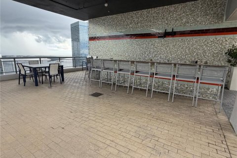 Condo in Miami, Florida, 2 bedrooms № 2391235 - photo 9