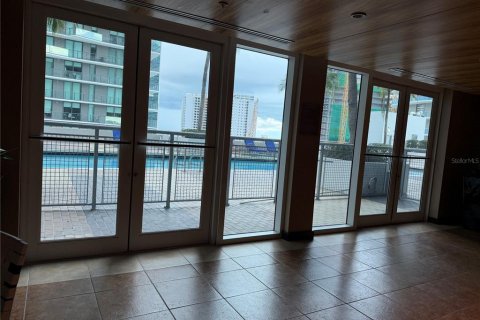 Condo in Miami, Florida, 2 bedrooms № 2391235 - photo 17