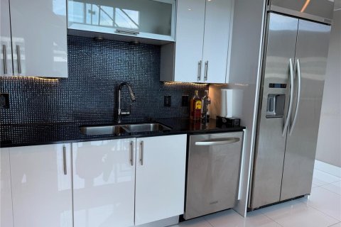 Condo in Miami, Florida, 2 bedrooms № 2391235 - photo 24