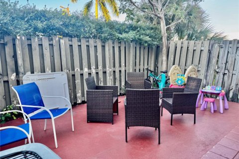 Townhouse in Miami, Florida 3 bedrooms, 97.55 sq.m. № 1860130 - photo 11