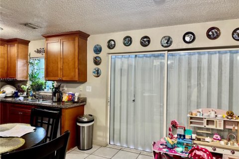 Townhouse in Miami, Florida 3 bedrooms, 97.55 sq.m. № 1860130 - photo 4