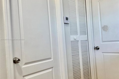 Townhouse in Miami, Florida 3 bedrooms, 97.55 sq.m. № 1860130 - photo 15
