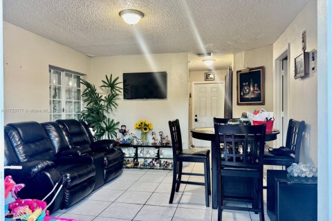 Townhouse in Miami, Florida 3 bedrooms, 97.55 sq.m. № 1860130 - photo 13