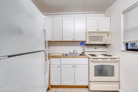 Condo in Daytona Beach, Florida, 2 bedrooms  № 2105604 - photo 6