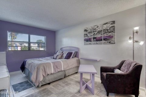 Condo in Daytona Beach, Florida, 2 bedrooms № 2105604 - photo 17