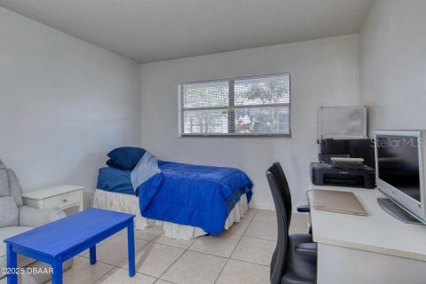 Condo in Daytona Beach, Florida, 2 bedrooms № 2105604 - photo 11