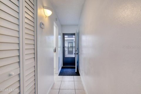 Condo in Daytona Beach, Florida, 2 bedrooms  № 2105604 - photo 5