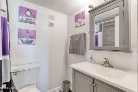 Condo in Daytona Beach, Florida, 2 bedrooms № 2105604 - photo 15